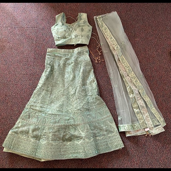 Designer Sarees Made in India. Green. Perfect size for S,M,L - Picture 3 of 5